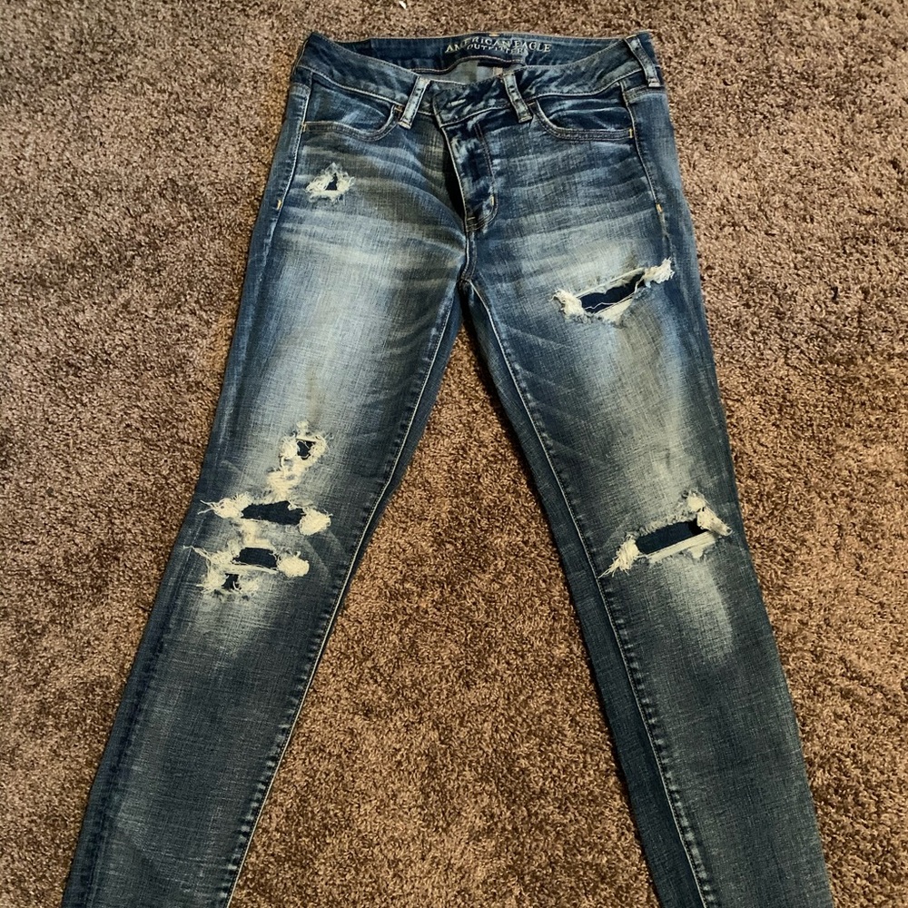 AE OUTFITTERS Distressed Jeans
